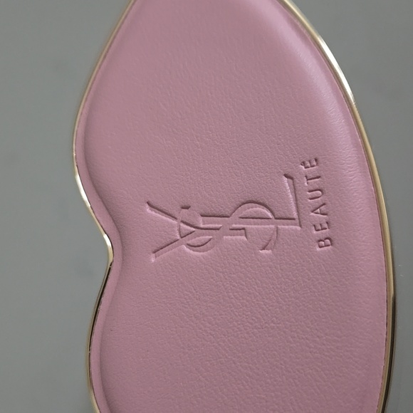 New In Box Yves Saint Laurent Lip-Shaped Mirror Soft Pink & Gold 4x2 YSL Mirror - Picture 4 of 4